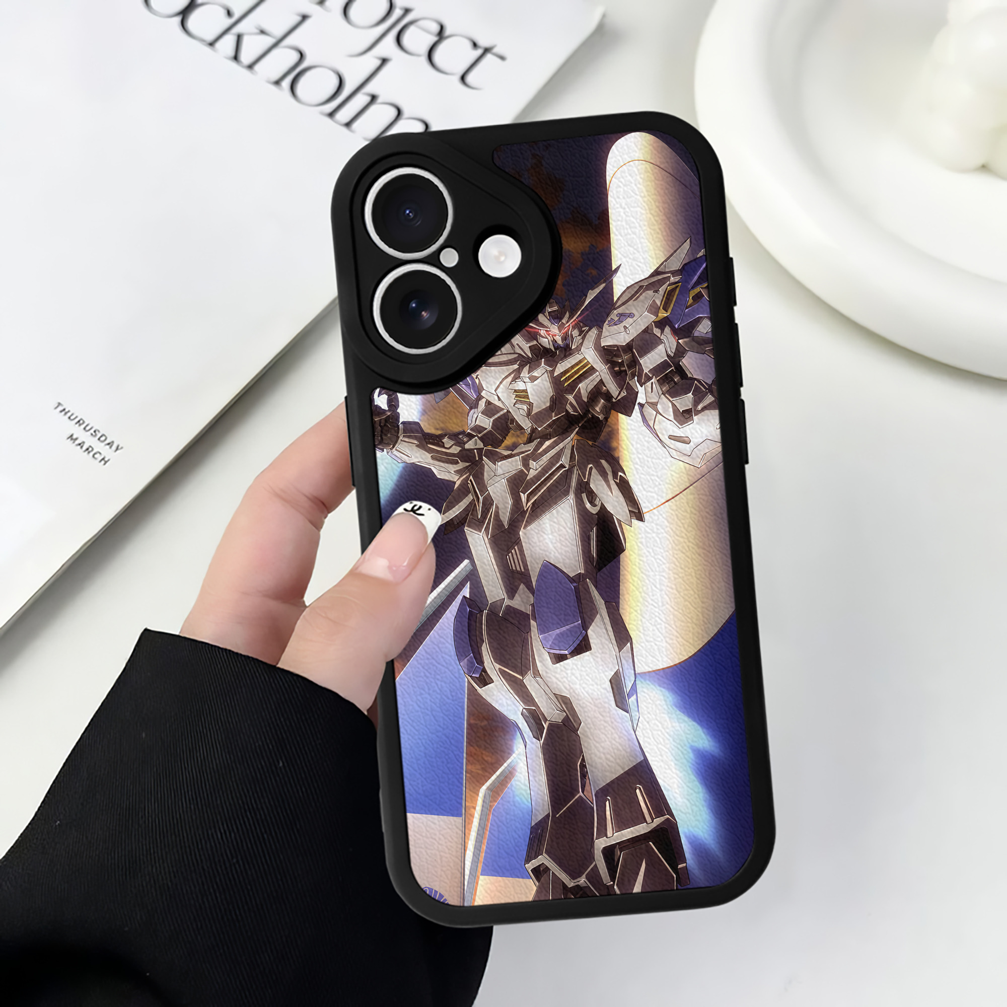 （画像用） 機動戦士ガンダム Mobile Suit Gundam 【iPhone 16シリーズ対応】シリコンスマホケース（レザー調） 材質：シリコン